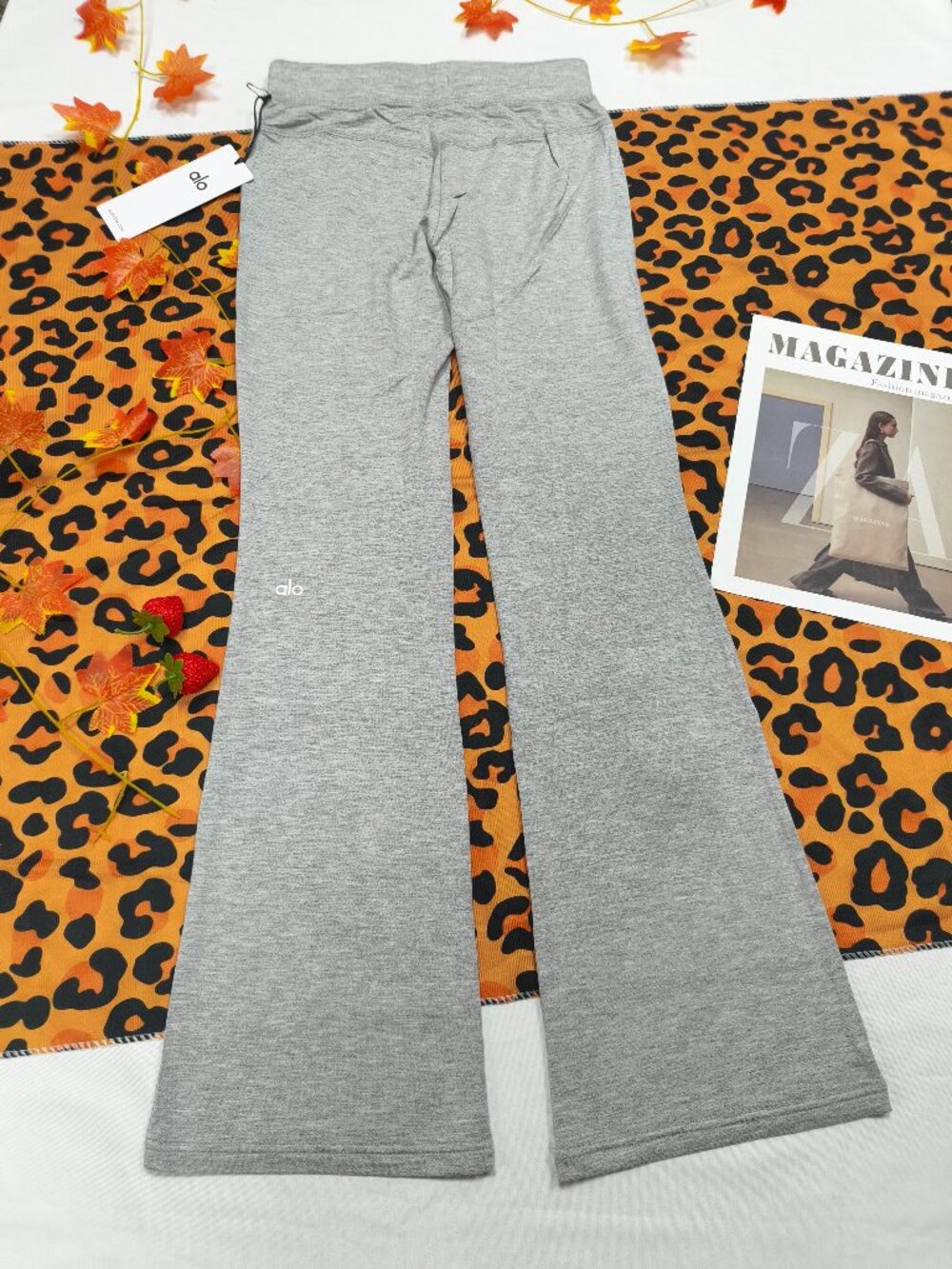 Alo Yoga Sway Bootcut Sweatpant Athletic Grey✨Timeless Y2K 90S Maximum Style😍 - Picture 4 of 8